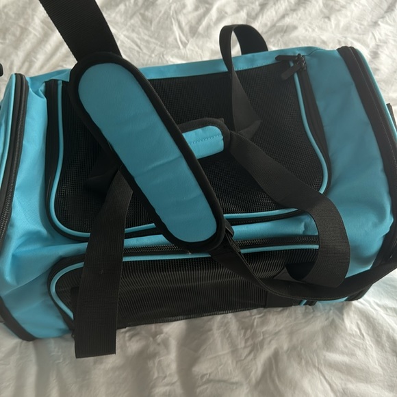 Blue Henkelion Pet Carrier - Picture 2 of 10